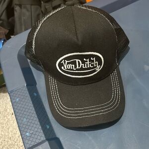 Von Dutch Black and White Mesh Cap